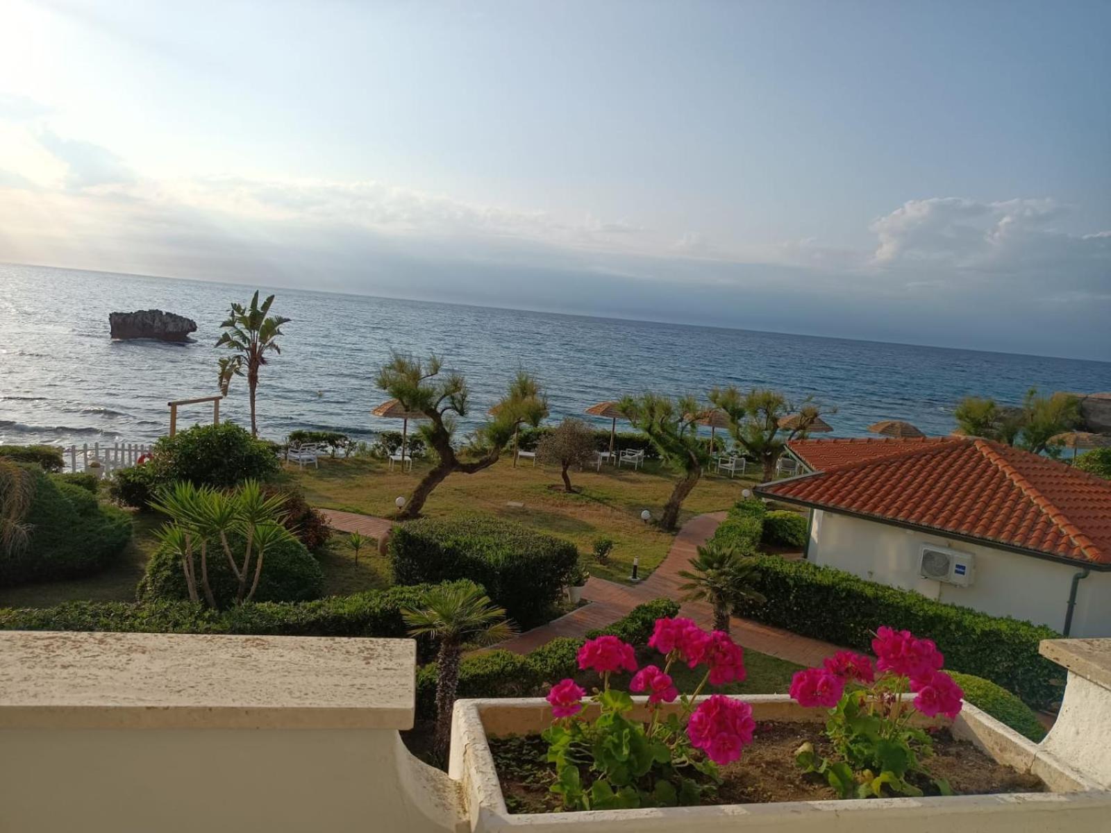 Borgo Di Riaci Beach Resort Santa Domenica  Exterior photo